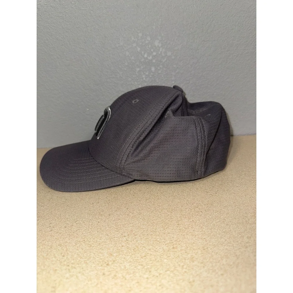 TravisMathew Gray Flexfit Baseball Cap Small/Medium embroidered‎ Logo Golf - Picture 2 of 5